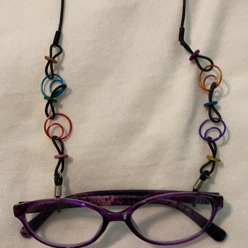 Eyeglass holder for neck